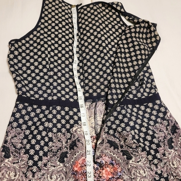 Forever 21 Fleur-de-lis Floral Romper Navy Beige Large - Picture 11 of 12